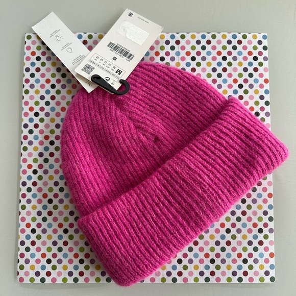 ZARA Fuchsia Pink Knit Hat size Medium NWT - Picture 4 of 4